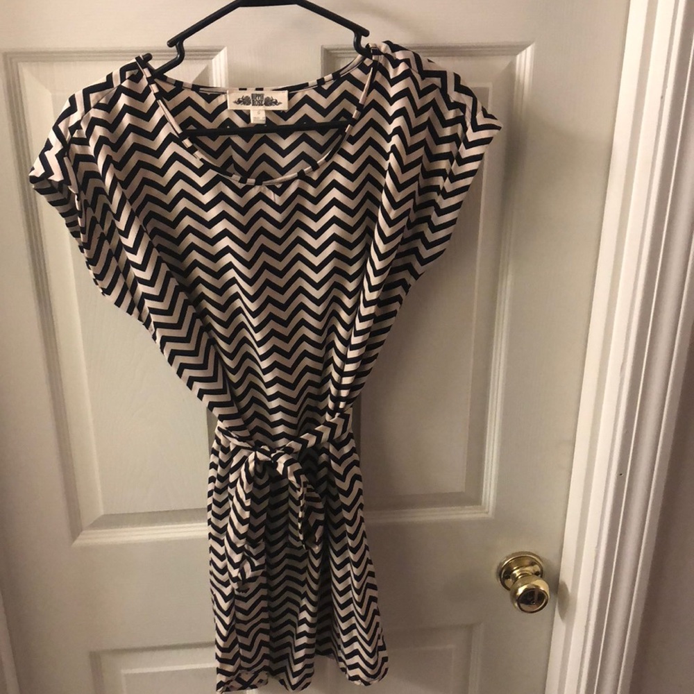 Women’s small chevron pattern dress